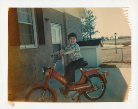 In 1978 (almost 6 years old), already imagining my future terrorizing tourists on Paris's sidewalks